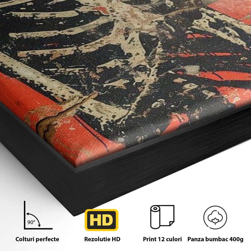Detaliu al suprafetei: tablou canvas cu schelet si carte de joc, in rama de aluminiu negru
